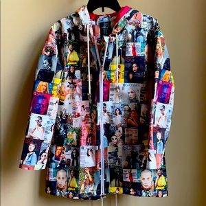 NEW!!! ❤️Fantastic magazine print rain coat!